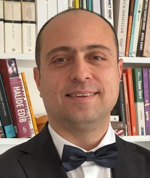 Professor Ömür Dereci